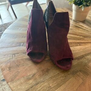 Vince Camuto Purple Heels Elegant Design